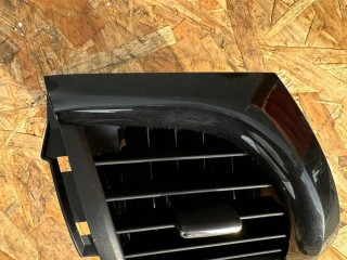 дефлектор обдува салона Toyota 2023, 2.8 л., 1GD-FTV, дизель, АКПП, чёрный, пикап, полный привод, правый руль, 55660YP010