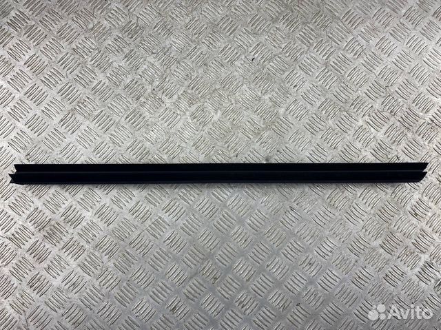Уплотнитель стекла BMW X7 G07 (2018 - 2026), 51337428675 - фото №1