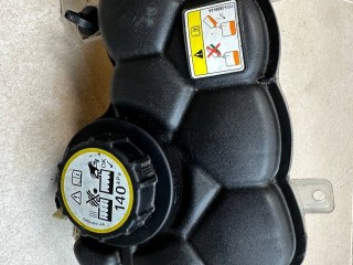 бачок расширительный Land Rover Range Rover Evoque L551 2020, 2.0 л., бензин, АКПП, белый, внедорожник 5 дв., полный привод, правый руль, YC158B099AA