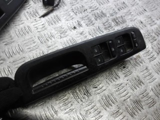 блок управления стеклоподъемниками Volkswagen Golf 4 поколение 2001, 1.4 л., бензин, МКПП, универсал, 1J4959857D