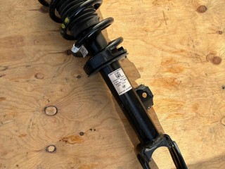 стойка передняя правая Alfa Romeo Stelvio 1 поколение 2018, 2.0 л., АКПП, серый, внедорожник 5 дв., полный привод, 50557507