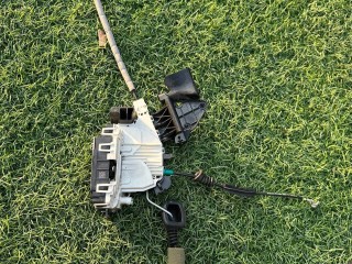 замок двери передней левой Mercedes-Benz GLK-Класс X204 [рестайлинг] 2014, 2.2 л., дизель, АКПП, белый, внедорожник 5 дв., полный привод, A2047230708