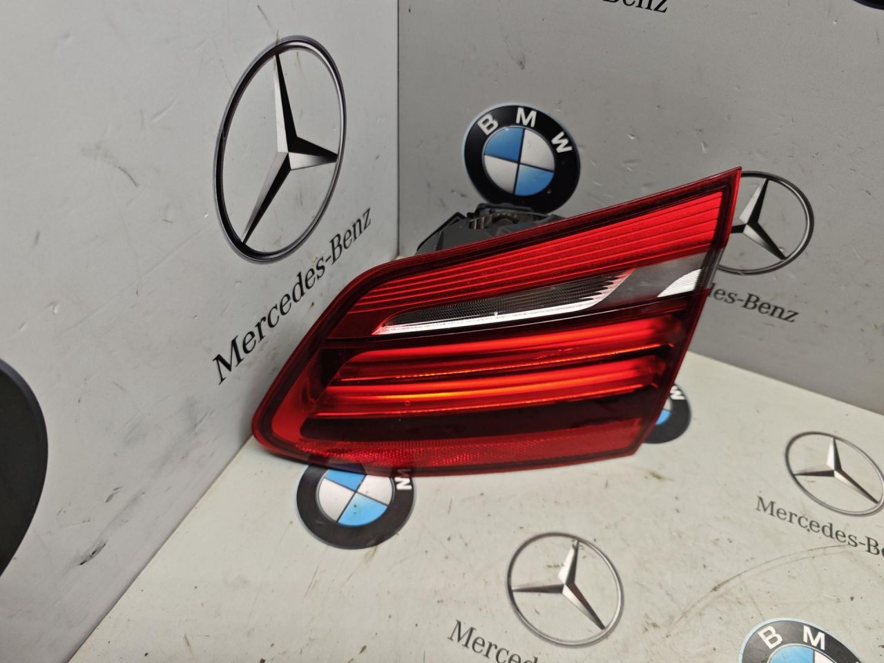 фонарь крышки багажника правый BMW 2 серия Active Tourer F45 2015, 1.5 л., B38 A15 A, бензин, 7311042 - фото №1