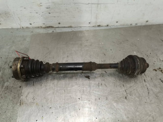полуось передняя правая (приводной вал, ШРУС) Audi A4 B5 1997, 1.8 л., бензин, 5МКПП, универсал