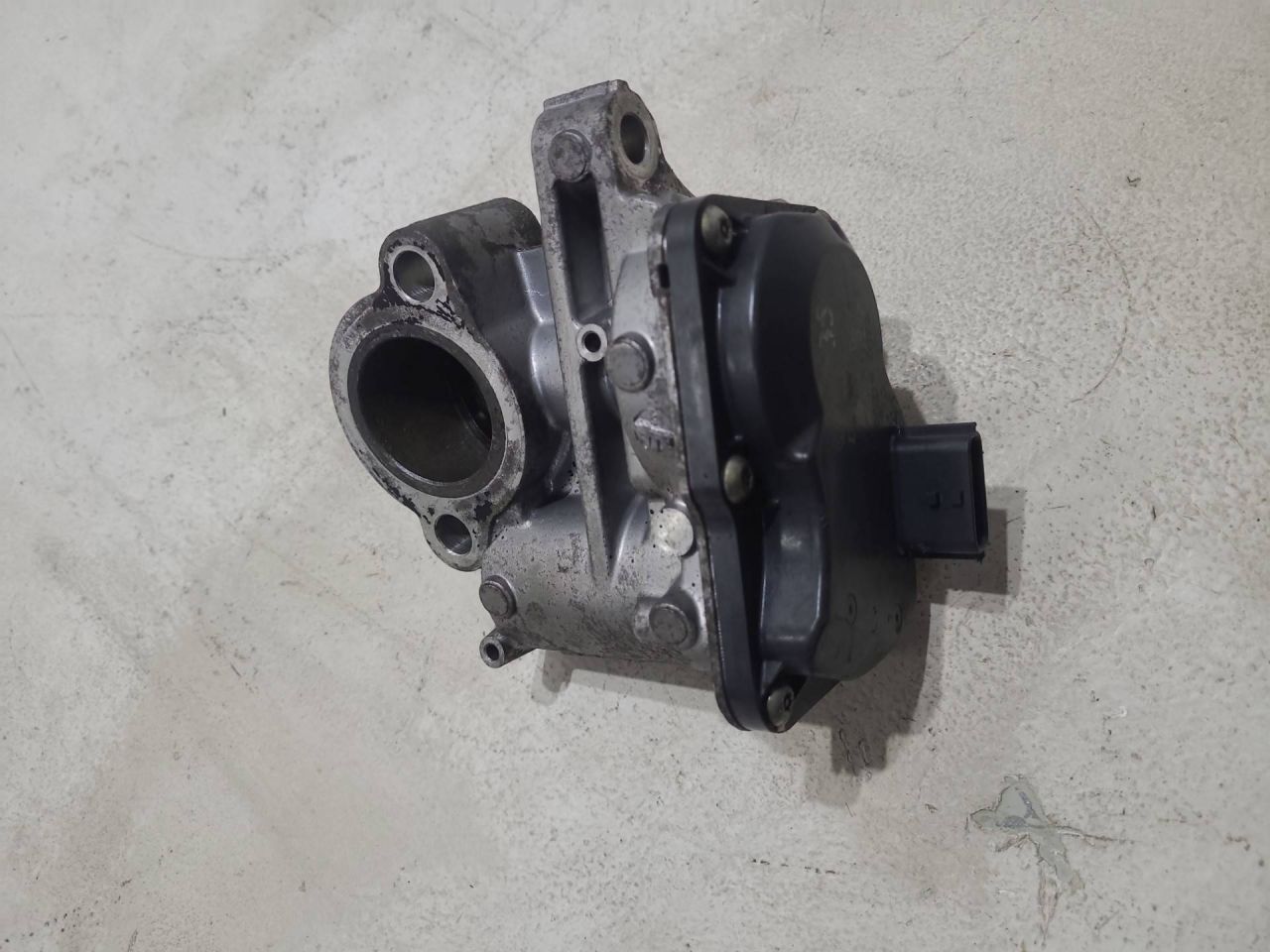 клапан EGR Nissan Qashqai 2 поколение 2015, 1.6 л., R9M, дизель, 6МКПП, серый, внедорожник 5 дв., передний привод, 147100789R - фото №1