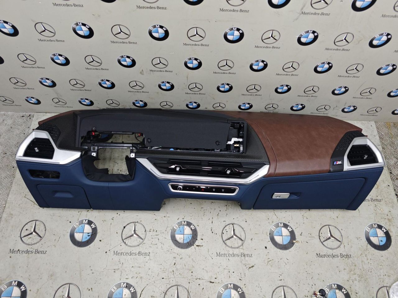 панель передняя салона (торпедо) BMW XM G09 2023, 4.4 л., бензин, c5y, полный привод - фото №1