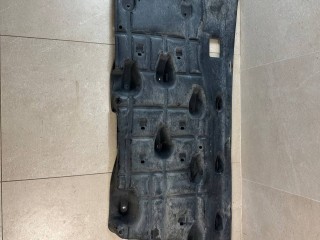 защита днища Maserati Levante 1 поколение 2017, 3.0 л., бензин, АКПП, белый, внедорожник 5 дв., полный привод, 670032422