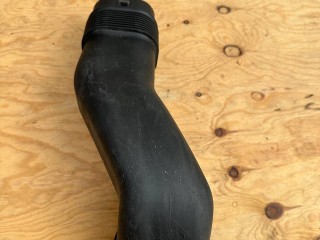 патрубок воздушного фильтра Alfa Romeo Stelvio 1 поколение 2018, 2.0 л., АКПП, серый, внедорожник 5 дв., полный привод, 50559362