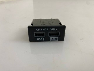 Блок USB Maserati Levante 1 поколение 2017, 3.0 л., A630HP, дизель, АКПП, blue, внедорожник 5 дв., полный привод, правый руль, 670037782