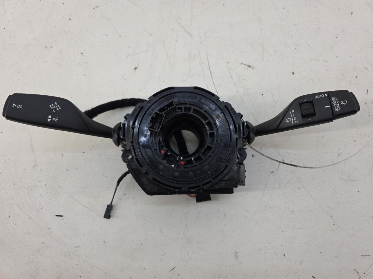 переключатель подрулевой (стрекоза) BMW 2 серия Active Tourer F45 2015, 2.0 л., B48 A20 A, 9368597 - фото №1