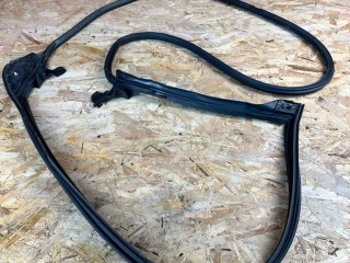 уплотнитель двери Lexus NX 1 поколение [рестайлинг] 2020, 2.5 л., гибрид, красный, полный привод, правый руль, 6786178010