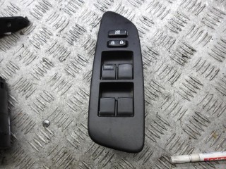 блок управления стеклоподъемниками Toyota Auris 1 поколение 2009, 1.6 л., бензин, МКПП, хетчбэк 5 дв., 92411190
