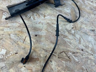 датчик ABS Mercedes-Benz CLS-Класс C218 [рестайлинг] 2016, 3.0 л., OM 642.852, дизель, АКПП, белый 799, седан, задний привод, правый руль, A1669054002