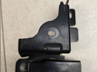 кронштейн переднего бампера Fiat 124 Spider 1 поколение 2020, 1.4 л., АКПП, красный, кабриолет, задний привод, NA4M