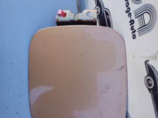 лючок топливного бака Mitsubishi Carisma 1 поколение 1999, 1.8 л., бензин, 5МКПП, бронза, хетчбэк 5 дв.