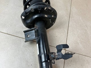 стойка передняя правая Land Rover Range Rover Evoque L551 2020, 2.0 л., бензин, АКПП, белый, внедорожник 5 дв., полный привод, правый руль, K8D218045AB