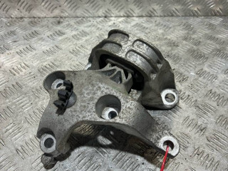 подушка крепления двигателя Dacia Duster 1 поколение 2013, 1.5 л., K9K 898, дизель, 6МКПП, внедорожник 5 дв.