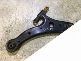 рычаг передний правый Toyota Previa 2 поколение XR30 2001, 2.4 л., бензин