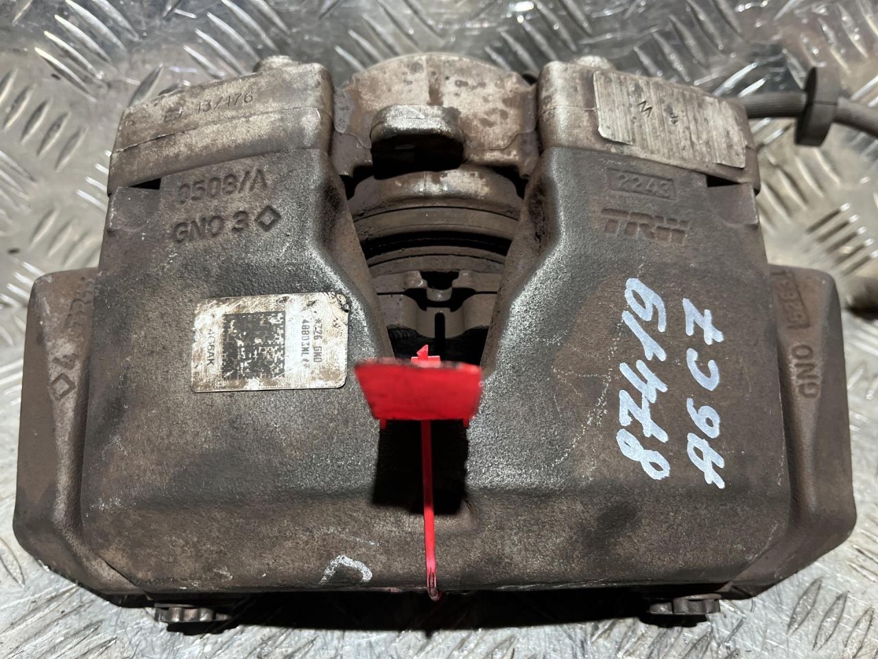 суппорт передний правый Audi A6 4G/C7 2013, 2.8 л., CHVA, бензин, АКПП, седан, полный привод, 4G0106AK - фото №1