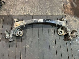 балка подвески задняя Toyota Avensis Verso 1 поколение 2002