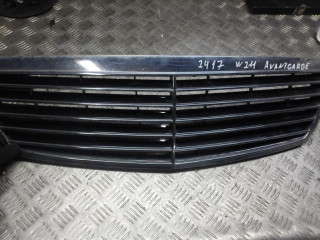 решетка радиатора Mercedes-Benz E-Класс W211/S211 2004, 3.2 л., дизель, АКПП, универсал, A2118800583