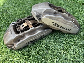 суппорт передний правый Maserati Quattroporte 6 поколение [рестайлинг] 2019, 3.0 л., бензин, АКПП, чёрный, седан, задний привод, 06700349460