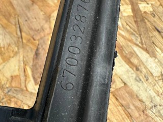 уплотнитель двери Maserati Levante 1 поколение 2017, 3.0 л., бензин, АКПП, белый, внедорожник 5 дв., полный привод, 670032876