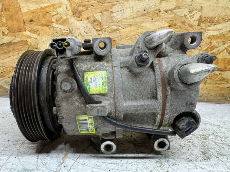 компрессор кондиционера Hyundai ix35 1 поколение 2013, 1.6 л., бензин, F500BXDAA02, 977012Y650, 97701J4150 - фото №1