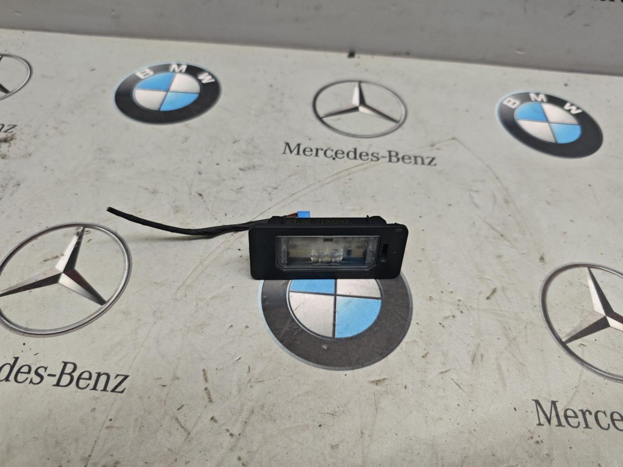 подсветка номера BMW 2 серия Active Tourer F45 2015, 2.0 л., бензин, 7193293 - фото №1