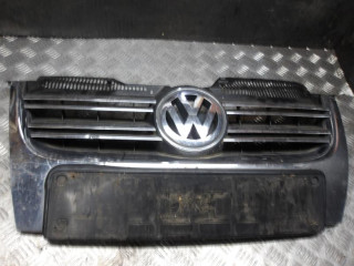 решетка радиатора Volkswagen Golf 5 поколение 2008, 1.4 л., дизель, АКПП, универсал, 1K5853651