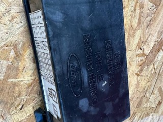 крышка блока предохранителей Ford 2005, 6.0 л., дизель, АКПП, 4C24-14A003-AA