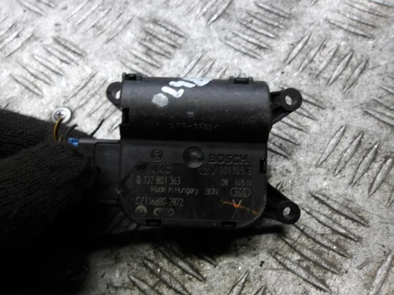 моторчик заслонки печки Volkswagen Passat B6 2006, 2.0 л., дизель, МКПП, универсал, 0132801363 - фото №1