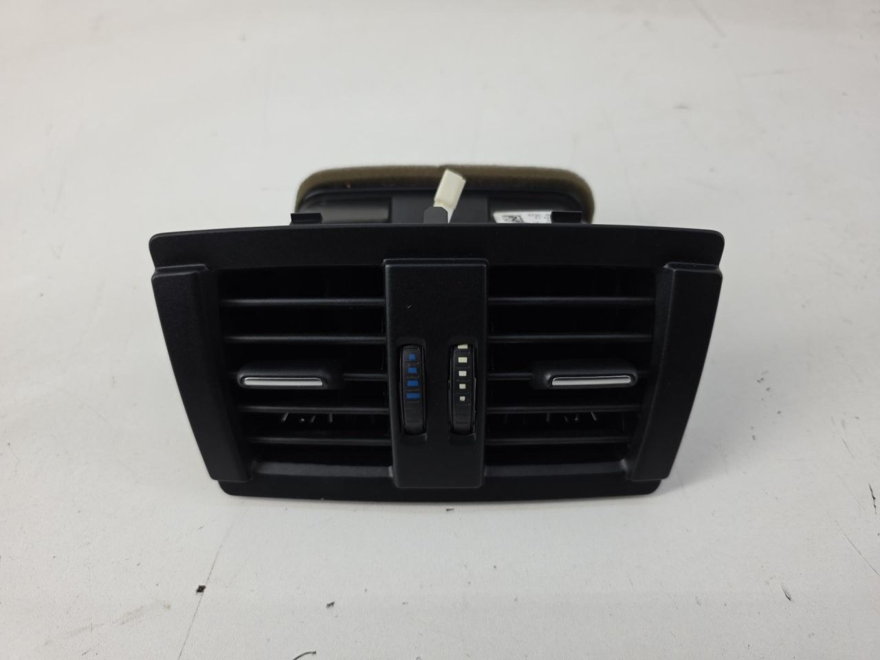 дефлектор обдува салона BMW 4 серия F32/F33 2015, 2.0 л., бензин, АКПП, 64229207330 - фото №1