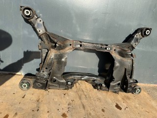 балка подвески задняя Land Rover Range Rover Evoque L551 2020, 2.0 л., бензин, АКПП, белый, внедорожник 5 дв., полный привод, правый руль, LR117491