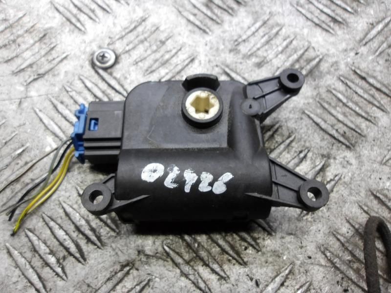 моторчик заслонки печки Volkswagen Passat B6 2006, 2.0 л., дизель, МКПП, универсал, 0132801362 - фото №1