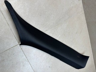 обшивка стойки Land Rover Range Rover Evoque L551 2020, 2.0 л., бензин, АКПП, белый, внедорожник 5 дв., полный привод, правый руль, K8D203510AE8PVJ