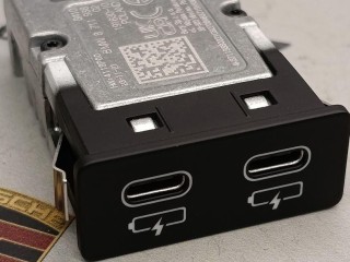 разъем AUX / USB BMW 4 серия G22/G23 2022, 3.0 л., бензин, c4f, кабриолет, полный привод, 8711938