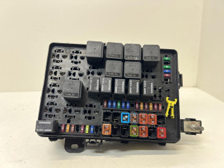 блок предохранителей Maserati Quattroporte 6 поколение 2013, 3.0 л., бензин, АКПП, вишневый, седан, полный привод, правый руль, 7154057130