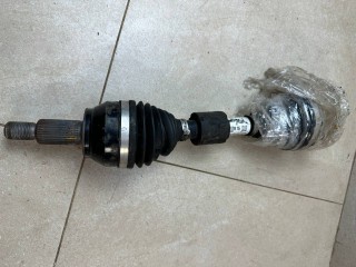 полуось передняя правая (приводной вал, ШРУС) Land Rover Range Rover Evoque L551 2020, 2.0 л., бензин, АКПП, белый, внедорожник 5 дв., полный привод, правый руль, K8D23B436CB