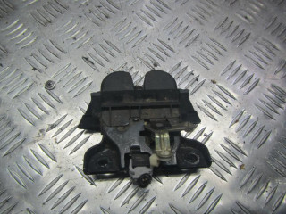 замок багажника Audi A4 B5 1996, 8D9827520A