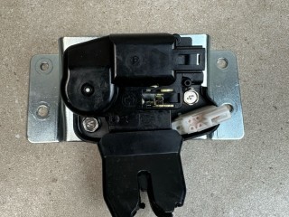 замок багажника Infiniti G 4 поколение [рестайлинг] 2013, 3.7 л., VQ37VHR, бензин, АКПП, черный, кабриолет, задний привод, 84631-JJ51A