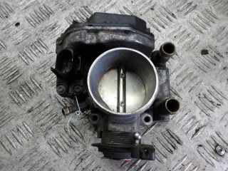 заслонка дроссельная Volkswagen Passat B5 2000, 1.6 л., бензин, 058133063H