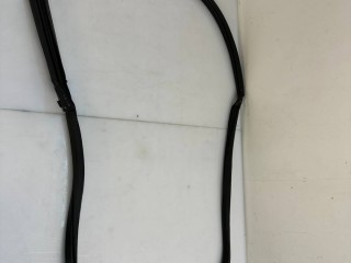 уплотнитель двери Maserati Levante 1 поколение 2017, 3.0 л., A630HP, дизель, АКПП, blue, внедорожник 5 дв., полный привод, правый руль, 670032866