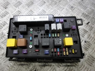 блок предохранителей Opel Astra H/Family [рестайлинг] 2010, 1.4 л., бензин, МКПП, универсал, 13268304