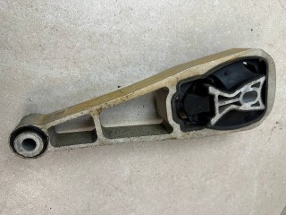 подушка крепления двигателя Land Rover Range Rover Evoque L551 2020, 2.0 л., бензин, АКПП, белый, внедорожник 5 дв., полный привод, правый руль, K8D26P082AB