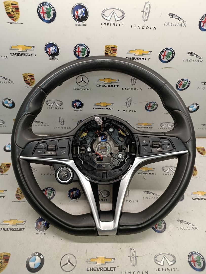 руль Alfa Romeo Stelvio 1 поколение 2018, 01561247300 - фото №1