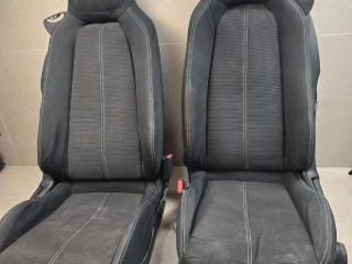 салон (комплект сидений) Fiat 124 Spider 1 поколение 2020, 1.4 л., АКПП, красный, кабриолет, задний привод, NA4L