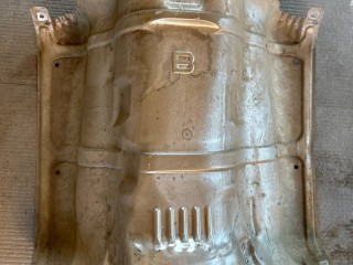 защита топливного бака Infiniti G 4 поколение [рестайлинг] 2013, 3.7 л., VQ37VHR, бензин, АКПП, черный, кабриолет, задний привод, 17285JK001