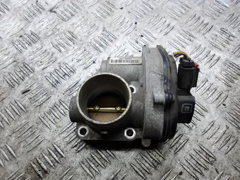 заслонка дроссельная Ford Focus 1 поколение 2001, 1.4 л., бензин, VP2S6U9E928BA - фото №1