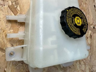 бачок тормозной жидкости Lexus RX 4 поколение [рестайлинг] 2020, 3.5 л., гибрид, вариатор, красный, полный привод, правый руль, 4722048271